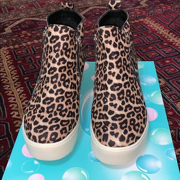 Leopard Zipper Sneakers - Picture 5 of 5